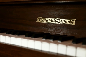 Grotrian-Steinweg Klavier